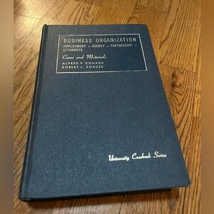 Cases and materials on the law of business organization;: vintage law book